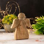 Decoratieve engel houten figuur – kerstdecoratie mangohout – 15x13cm geluksengel