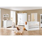 Pinolino Babykamer “Emilia” 4-delige Set – met kinderbed, brede commode, grote kledingkast, wandplank