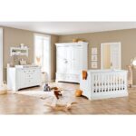 Kwekerij ‘Emilia’ extra breed groot, incl. wandplank
4 delen: ledikant, extra brede commode, grote kledingkast, wandplank